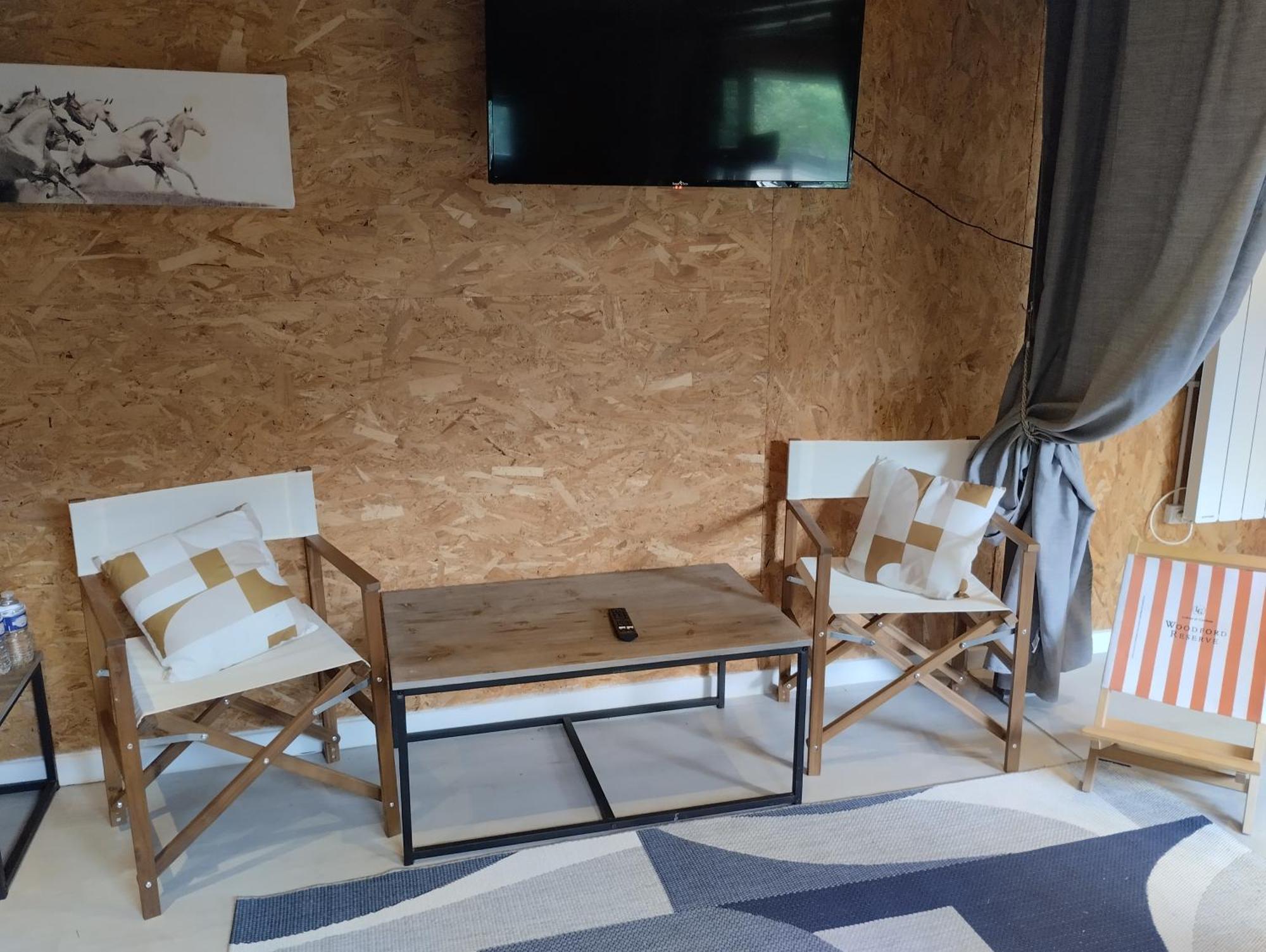 Cosy Boxes Chevaux En Sus * Agnez-les-Duisans